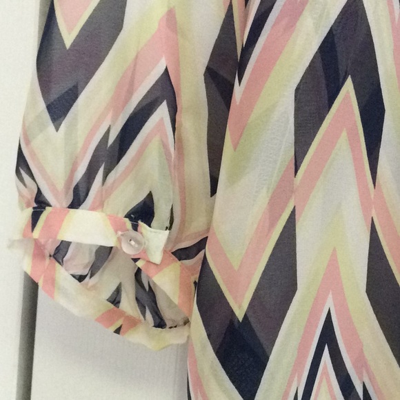 Adorable juniors top - Picture 6 of 7